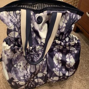 Used Lululemon gym bag-purple and white
